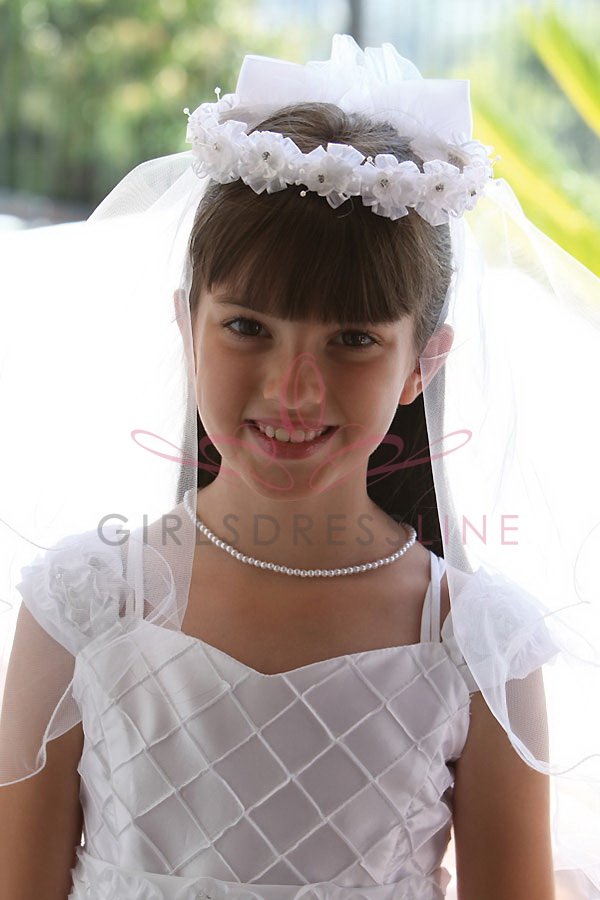 Pretty floral wreath with Pencil edge communion veil