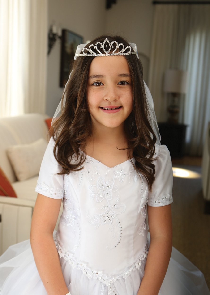 Beautiful Rhinestone Tiara Attached to Pencil Edge Veil Beautiful Rhinestone Tiara Attached to Pencil Edge Veil